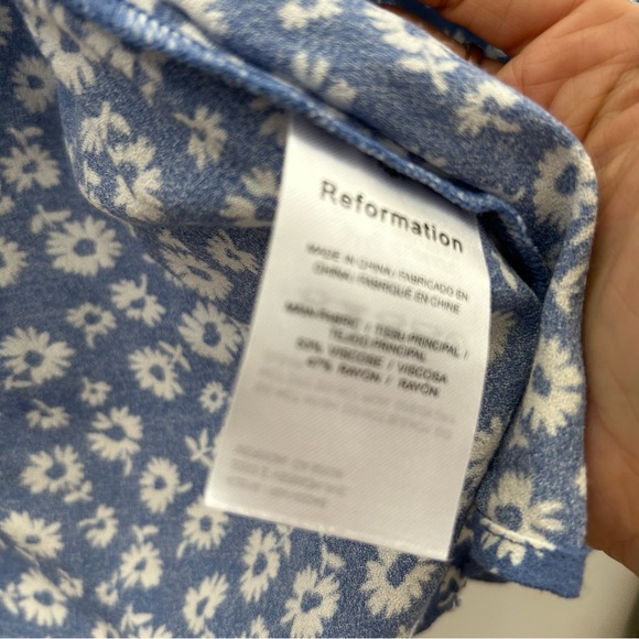 Reformation Zoe floral print midi skirt with slit in azzurro - Picture 8 of 10